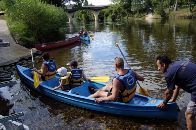  Adelante para la aventura familiar en canoa 